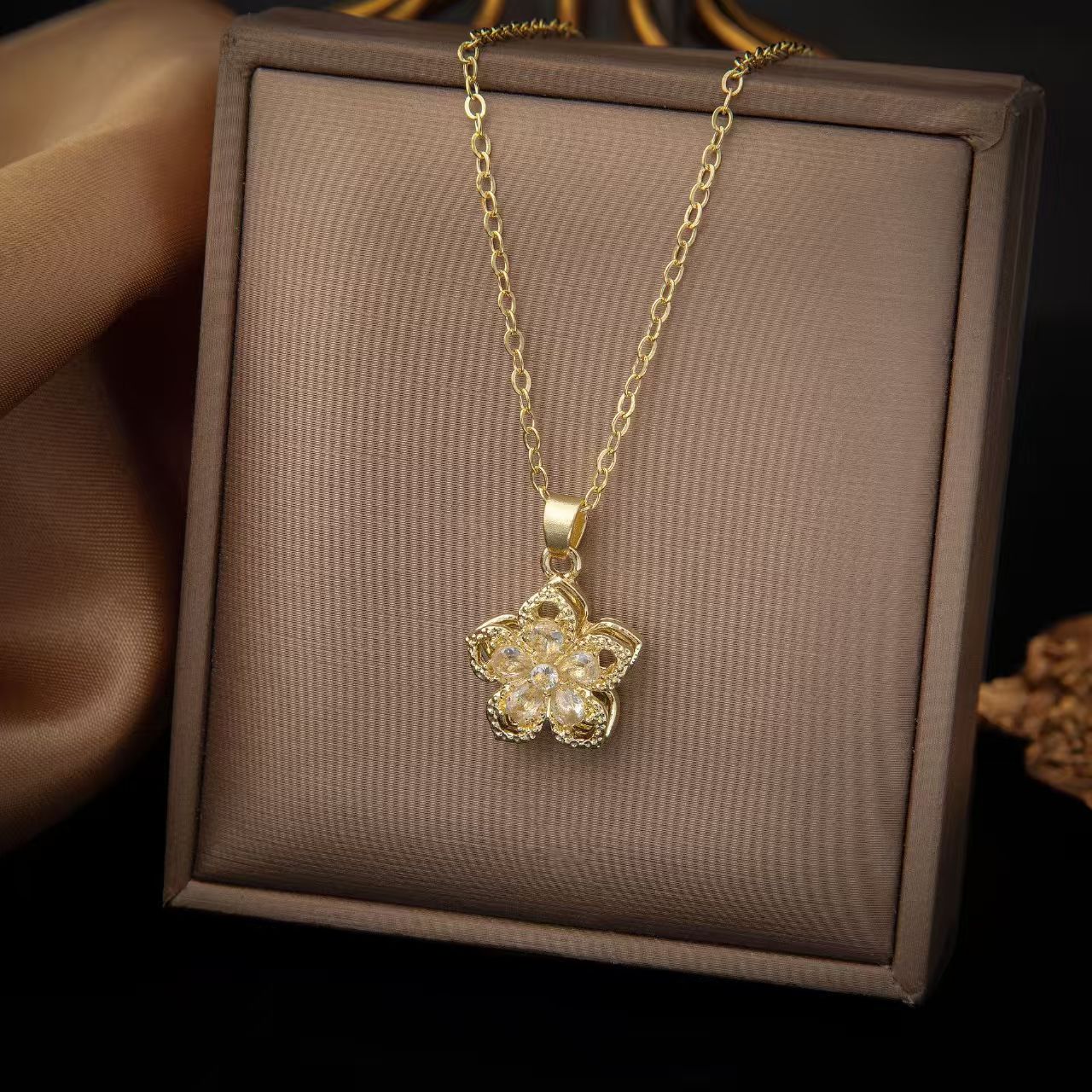 ❤️Love Around the Corner🌺Rotating Bauhinia Zircon Bloom Necklace