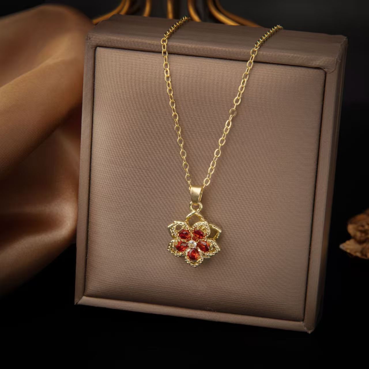❤️Love Around the Corner🌺Rotating Bauhinia Zircon Bloom Necklace