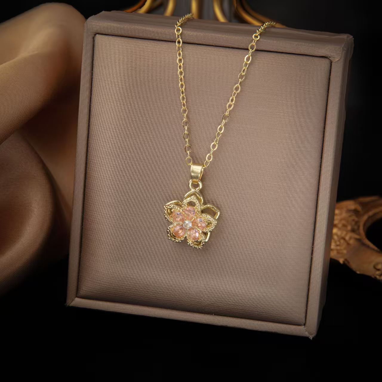 ❤️Love Around the Corner🌺Rotating Bauhinia Zircon Bloom Necklace