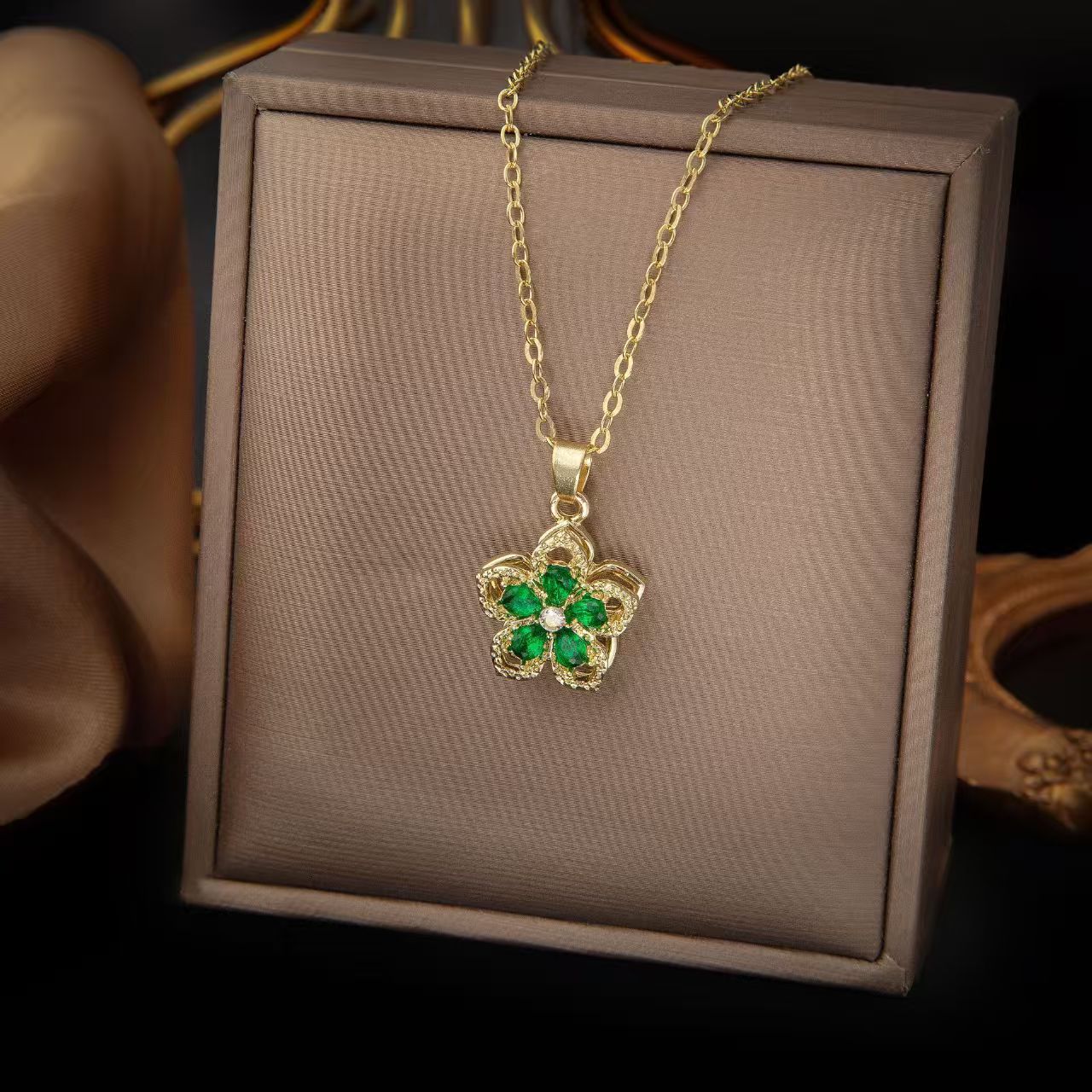 ❤️Love Around the Corner🌺Rotating Bauhinia Zircon Bloom Necklace