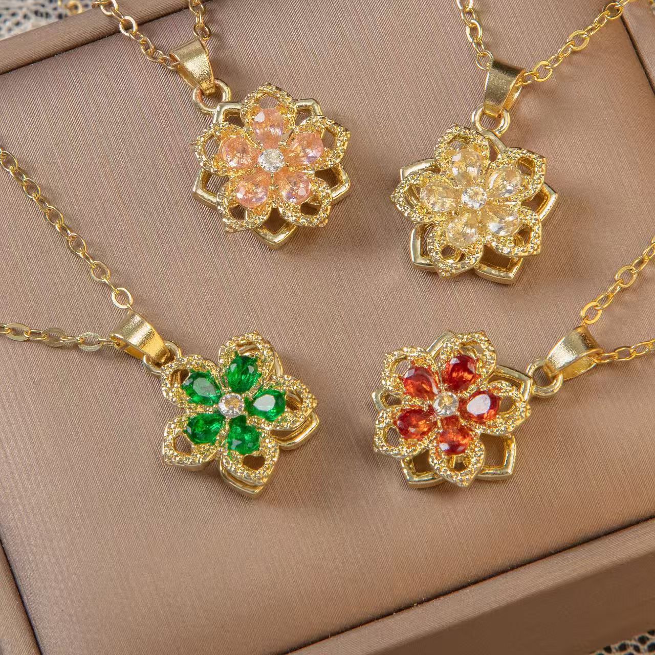❤️Love Around the Corner🌺Rotating Bauhinia Zircon Bloom Necklace