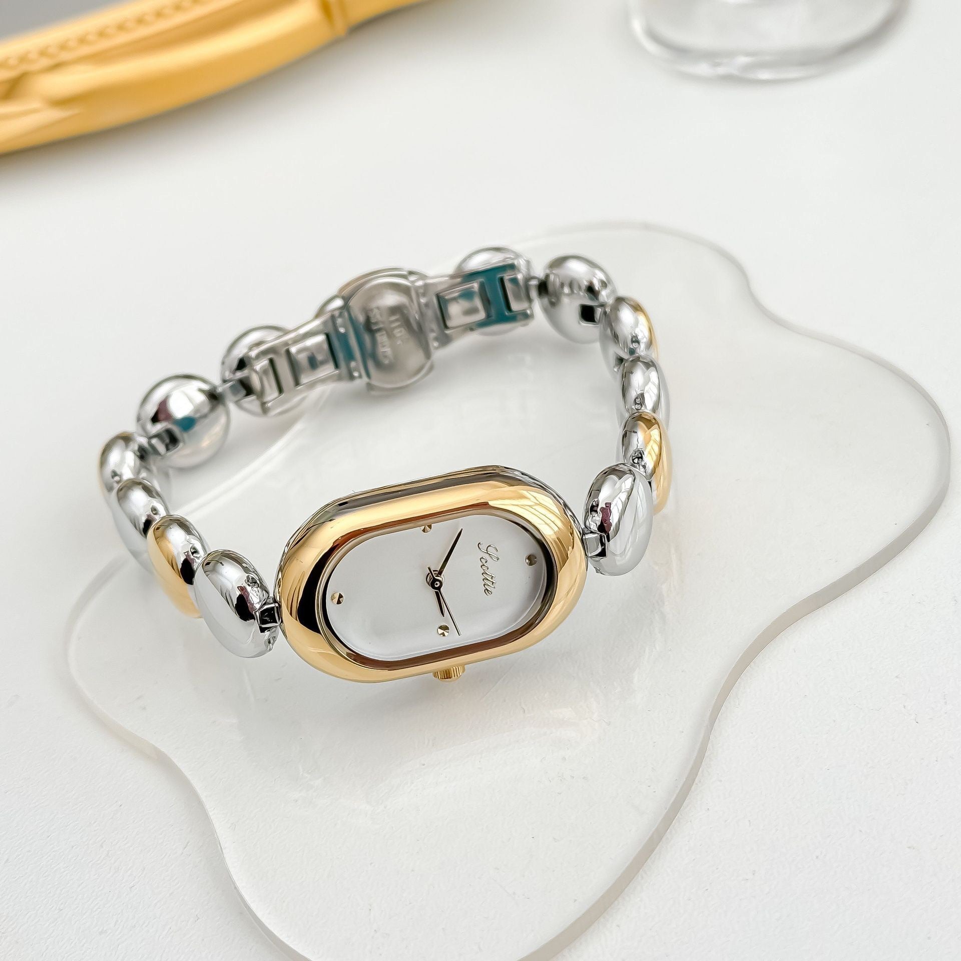 🎁A vintage bracelet watch that blends “time” and “style”