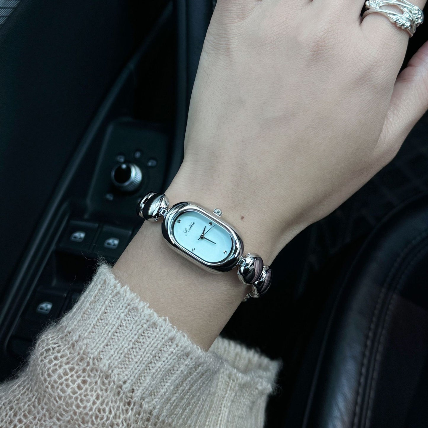 🎁A vintage bracelet watch that blends “time” and “style”