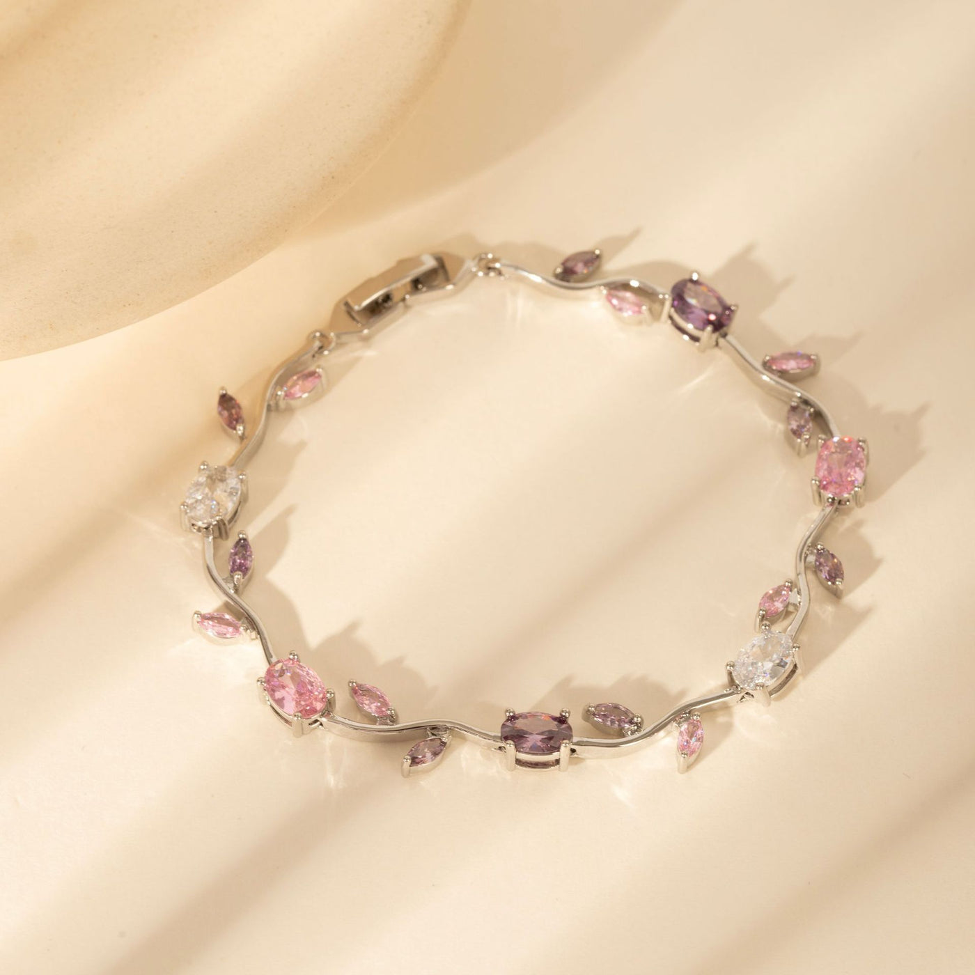 Last Day 50%OFF ✨🌷Tulip Vine 18K Gold Crystal Bracelet