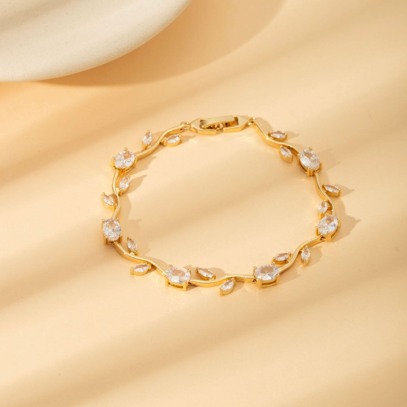 Last Day 50%OFF ✨🌷Tulip Vine 18K Gold Crystal Bracelet