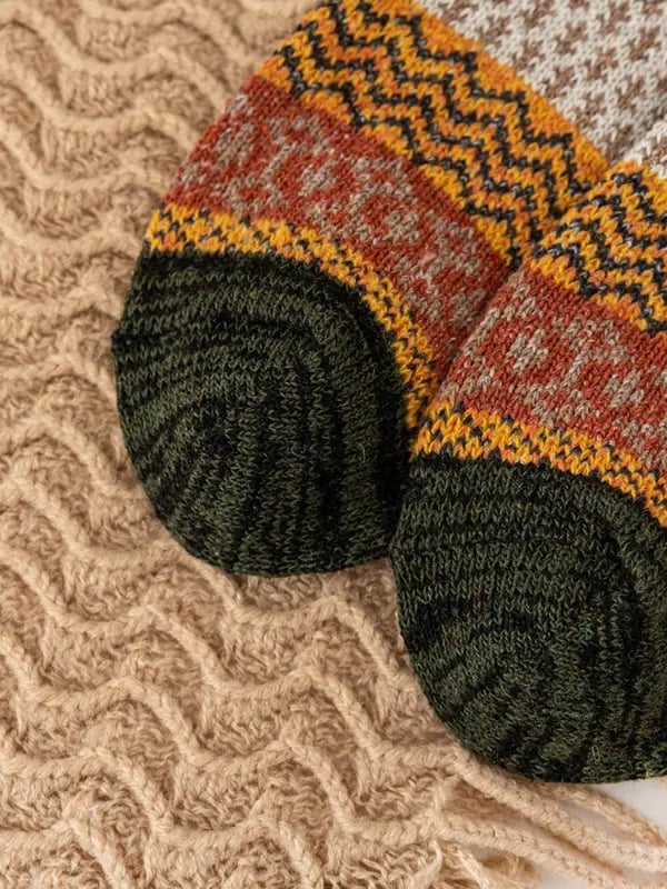 🧦Men's wool blend mid-calf socks: warm, thick, with retro ethnic patterns🧦