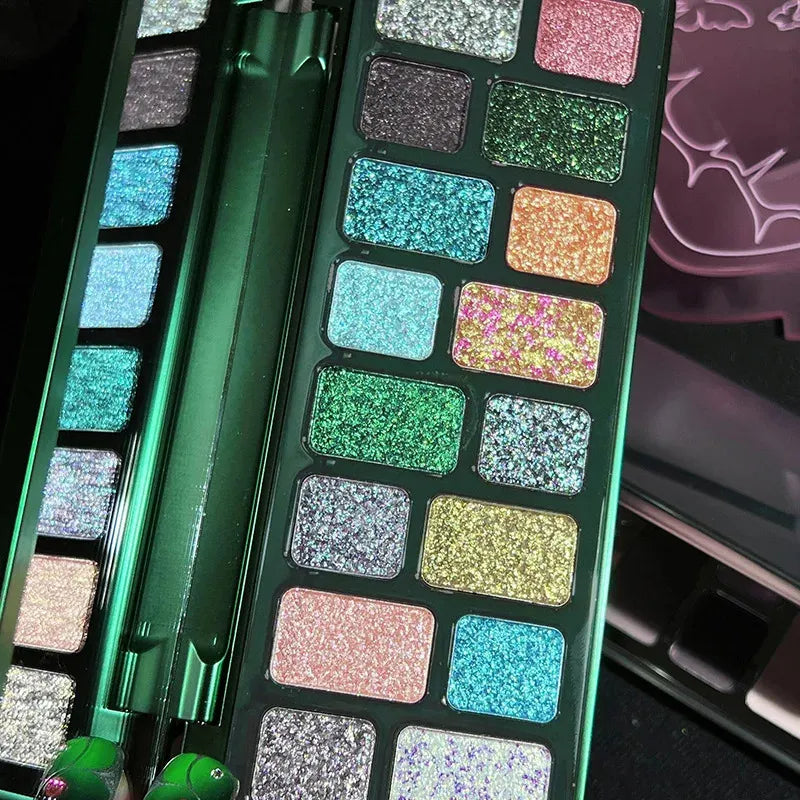 🎨16-Color Glitter Eyeshadow Palette-A bold palette for the girl who isn't afraid to shine.